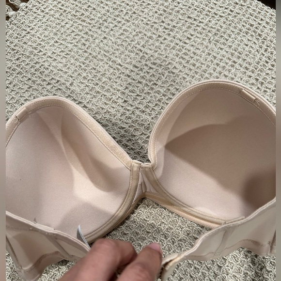 Wacoal Cream Seamless Strapless Bra with Contour - Picture 3 of 6
